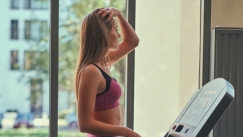 Τι θα συμβεί στο σώμα σου αν περπατάς ανάποδα στον διάδρομο του γυμναστηρίου για μια εβδομάδα