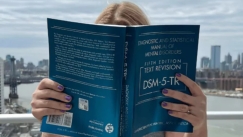 Οι διαγνώσεις αλλιώς: Η μεγάλη αλλαγή στο «ευαγγέλιο» της ψυχιατρικής που αλλάζει τα πάντα