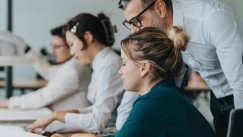 Ο κανόνας «8:4» - Πώς η συναισθηματική νοημοσύνη μεταμορφώνει την παραγωγικότητα