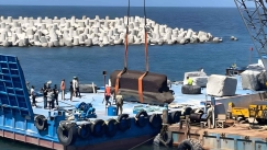 Ένα από τα 7 Θαύματα του Αρχαίου Κόσμου «ζωντανεύει»: Ανέσυραν από τον βυθό τμήμα του Φάρου της Αλεξάνδρειας (vid)