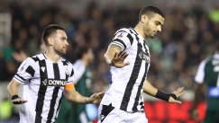 O Γιακουμάκης πανηγυρίζει στη Λεωφόρο