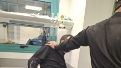 Νίκαια: Ο γιατρός που συνελήφθη μέσα στο νοσοκομείο καταγγέλλει τον Άδωνι Γεωργιάδη