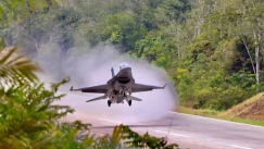 Ούτε Κίνα ούτε Ινδία: Η χώρα που σχεδιάζει να χρησιμοποιεί δρόμους με διόδια ως πίστες για μαχητικά