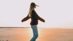 5 μαθήματα που αξίζει να πάρεις από τους ανθρώπους, που τα έχουν βρει με τη μοναξιά τους