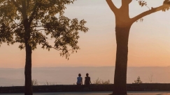 8 πράγματα που οι συναισθηματικά ευφυείς άνθρωποι δεν κάνουν ποτέ όταν ένας φίλος περνάει δύσκολα