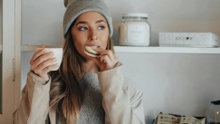 Η πρωινή συνήθεια που θα σε κάνει να θέλεις να τρως γλυκά όλη την ημέρα