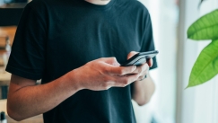 Το λάθος που κάνουν πολλοί χρήστες και εξαιτίας του αλλάζουν κινητό κάθε δύο χρόνια