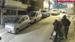 «Όλα καλά, θεία»: Ο απίθανος διάλογος δύο ληστών με γυναίκα την στιγμή που κλέβουν μοτοσικλέτα (vid)