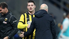 Ο Λούκα Γιόβιτς με τον Μάρκο Νίκολιτς τη στιγμή της αλλαγής του