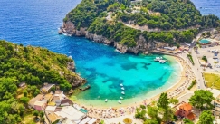 Tripadvisor: Οι 4 ελληνικές παραλίες που μπήκαν στις καλύτερες του κόσμου για το 2026