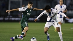 ΡΑΦΑ ΜΠΕΝΙΤΕΘ 13:00 ΡΑΦΑ ΜΠΕΝΙΤΕΘ – Προπονητής Παναθηναϊκού. ΠΑΥΛΟΣ ΠΑΝΤΕΛΙΔΗΣ 20,00 -Eίναι μια πολύ δύσκολη περίοδος για εσάς από την άποψη ότι είχατε να διαχειριστείτε τον πρώτο αγώνα με τον ΠΑΟΚ στο Κύπελλο, τώρα έχετε μπροστά σας το μεγάλο ντέρμπι με τον Ολυμπιακό στο πρωτάθλημα και ακολουθεί ο δεύτερος ημιτελικό με τον ΠΑΟΚ. Πόσο δύσκολο λοιπόν είναι για έναν ποδοσφαιριστή να προλαβαίνει μέσα σε ελάχιστο χρονικό διάστημα να ετοιμάζεται κυρίως ψυχολογικά για τέτοια παιχνίδια; «Σίγουρα είναι μια εβδο