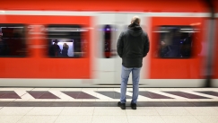 Έλληνας ξυλοκόπησε μέχρι θανάτου ελεγκτή στην Γερμανία: Ήθελε να τον κατεβάσει επειδή δεν είχε εισιτήριο