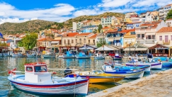 Το ελληνικό νησί που κάνει τους Βρετανούς να παραμιλάνε και αποθεώνεται στα διεθνή μέσα (vid)