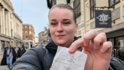  Έγινε ο «πλουσιότερος άνθρωπος στον κόσμο» με 100.000 φορές περισσότερο πλούτο από τον Έλον Μασκ