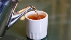 Πίνετε καφέ και τσάι; Οι επιστήμονες έχουν απροσδόκητα καλά νέα για τον εγκέφαλό σας