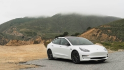 Έδωσε 140.000 δολάρια για Tesla: Δύο χρόνια μετά έμαθε πόσο αξίζει και δεν το χάρηκε καθόλου