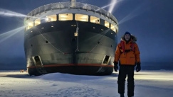 Ο άνθρωπος που ταξιδεύει προς τη μέση του πουθενά