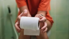 Χειρουργός προειδοποιεί για το λάθος που κάνουν εκατομμύρια άνθρωποι καθημερινά με το χαρτί υγείας