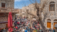 Απόκριες στα Μεστά Χίου: Πόσο αστείο θεωρείται να κάνουμε χιούμορ με τον πνιγμό 15 μεταναστών;