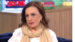 Χάρις Αλεξίου: Η επική απάντηση που έδωσε σε Γάλλο γιατρό όταν "έχασε" τη φωνή της