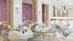 Η εμπειρία στα καφέ και τα εστιατόρια των λαμπερών οίκων μόδας