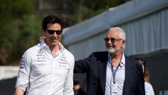 Ο Βολφ έχει βάλει στο μάτι τις μετοχές της Alpine που θέλει και ο Χόρνερ