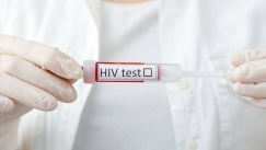 Ιταλία: Μετέδωσαν τον ιό HIV στην κόρη τους και δεν της επέτρεψαν να δει παιδίατρο μέχρι τα 6 χρόνια