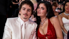 Oscars 2026: Η αμήχανη συνάντηση της Κάιλι Τζένερ με την αδερφή του Τιμοτέ Σαλαμέ