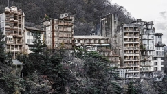 Μπήκε σε δάσος της Ιαπωνίας και βρήκε μια ολόκληρη «νεκρή» πόλη