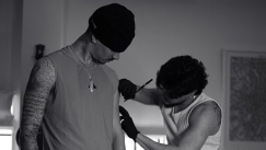 Ρομέο Μπέκαμ: Το νέο τατουάζ με την Ελληνίδα μούσα που εντυπωσιάζει - Ποια είναι