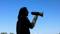 Ταϊβανέζα καταδικάστηκε σε τρεις μήνες φυλάκιση επειδή έβριζε γείτονες τη νύχτα με μεγάφωνο