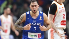 O αη-Βασίλης φορούσε μπλε