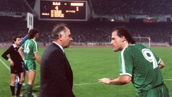 O Βασίλης Δανιήλ δίνει οδηγίες στον Χρήστο Δημόπουλο