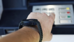 Αντίο στην πιστωτική κάρτα: Οι νέες μέθοδοι ανάληψης μετρητών από τα ΑΤΜ που φτάνουν στην Ευρώπη