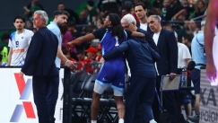 Απίστευτη ατυχία για τον Άπλμπι: Τραυματίστηκε, πατώντας στο πόδι του διαιτητή!