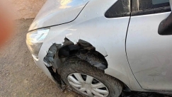 Ήσυχα ρε: Σκύλος στην Κρήτη «τσάκισε» τα φτερά του αυτοκινήτου!