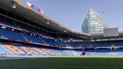 Λίγοι λίγοι στο ασανσέρ και... τροχάδην στο ημίχρονο: Η απίθανη ταλαιπωρία που περιμένει τους παίκτες της Βασιλείας!