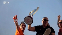  Εκστασιασμένος Μπούσης, σήκωσε το τρόπαιο και φώναξε με τον κόσμο «Το Κύπελλο το πήραμε στο Πανθεσσαλικό»