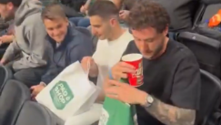 «Παρών» και ο Καλάμπρια στο T-Center - Έκανε και τα... ψώνια του από το PAO Shop