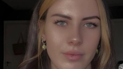 Revenge porn από άλλη διάσταση: Βρετανίδα έστειλε γυμνή φωτογραφία του πρώην της στη μάνα του