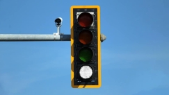 Έρχεται το «τέταρτο χρώμα» στα φανάρια στους δρόμους της Ευρώπης - Πώς το λευκό αλλάζει την κυκλοφορία