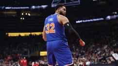 Οι Νικς ισοφάρισαν τη σειρά με τους Χοκς με... τριπλό Καρλ-Άντονι Τάουνς