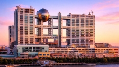 Το αρχιτεκτονικό θαύμα της Ιαπωνίας: Μια σφαίρα 1.200 τόνων ανάμεσα σε δύο ουρανοξύστες