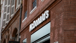 Τα 5 πιο παράξενα καταστήματα McDonald’s στον κόσμο: Η αρχιτεκτονική τους εντυπωσιάζει