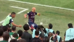 Τους πήρε με τις κλοτσιές: H απίστευτη αντίδραση του αρχηγού της Τζοχόρ μετά τον σοκαριστικό τραυματισμό του Ζάιρο