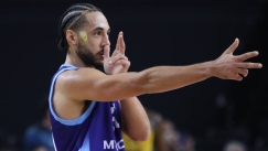 Ντέβιν Κάναντι: «Είπα στην αρχή "όχι" στη Μύκονο, αλλά μεγαλώνω μαζί της»