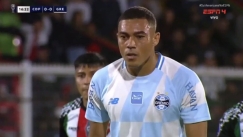 Ρεσιτάλ... ατυχίας από παίκτη της Γκρέμιο: Έχασε το ίδιο πέναλτι τρεις φορές!