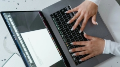 Πώς να κάνεις digital declutter και να πάρεις πίσω τον έλεγχο της καθημερινότητάς σου