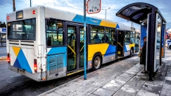 Γιαγιά ξέχασε 30.000 ευρώ και λίρες σε λεωφορείο της Αθήνας και τα βρήκε όλα στη θέση τους
