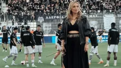 Ποια είναι η γυναίκα που έγινε η «λύρα» της Κρήτης και «άλωσε» την εξέδρα του ΟΦΗ